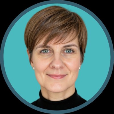 Portrait de Gaële Gagné, directrice de Tradupreneurs, dont le témoignage porte sur la formation IA pour traductaires.