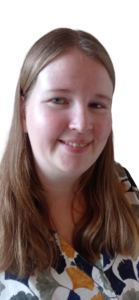 Portrait de Cloé Dauplais, formatrice en IA générative et créatrice d’assistants IA