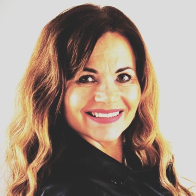 Portrait de Rozália Raulin, traductrice-interprète assermentée, dont le témoignage porte sur la formation IA pour traductaires.